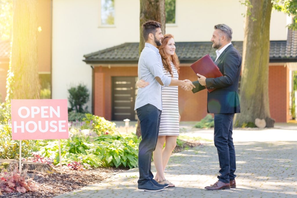 Selling Your House? Why Cash Buyers Are Your Best Bet!